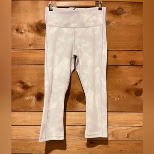 Athleta Ultimate Stash Pocket Leggings White Grey Print EUC Size Medium